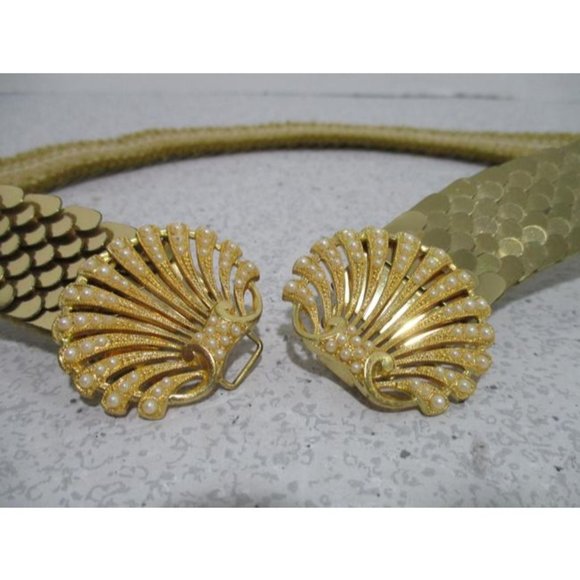 *Vintage Gold Faux White Pearls Metal Double Shell Motif Embellished Belt - Picture 6 of 6